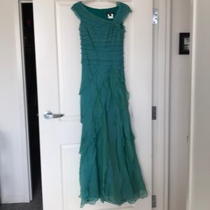 Gorgeous Tadashi Shoji silk dress